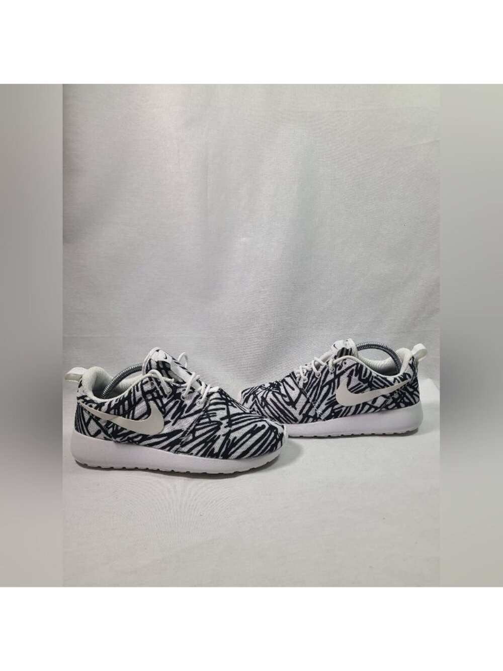Nike Womens Roshe One 599432-110 Black Running Shoes Sneakers Size 6 - Picture 2 of 6
